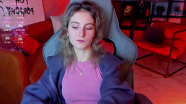 Snapshot of LuxRayi chatting on October 20, 2025, 8:53 pm LuxRayi online show from October 20, 2025, 8:53 pm