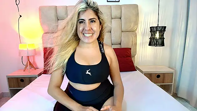 Snapshot of AdharaSmithh chatting on November 12, 2025, 7:18 pm AdharaSmithh online show from November 12, 2025, 7:18 pm