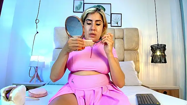 Snapshot of AdharaSmithh chatting on November 15, 2025, 7:29 pm AdharaSmithh online show from November 15, 2025, 7:29 pm