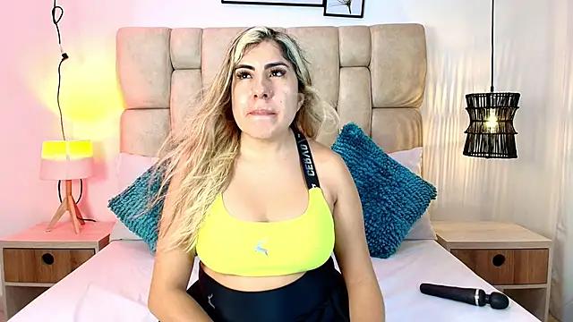 Snapshot of AdharaSmithh chatting on November 10, 2025, 7:19 pm AdharaSmithh online show from November 10, 2025, 7:19 pm