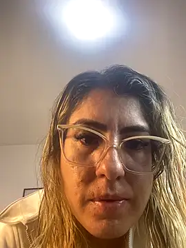 Snapshot of AdharaSmithh chatting on September 20, 2025, 9:42 pm AdharaSmithh online show from September 20, 2025, 9:42 pm