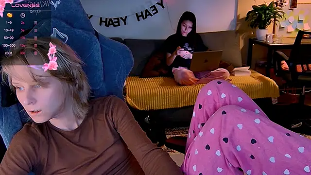 KatiKate online show from November 10, 2025, 5:40 pm