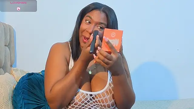 Snapshot of KloheCurvy chatting on November 26, 2025, 2:17 pm KloheCurvy online show from November 26, 2025, 2:17 pm