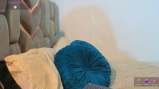 Snapshot of KloheCurvy chatting on November 24, 2025, 2:50 pm KloheCurvy online show from November 24, 2025, 2:50 pm