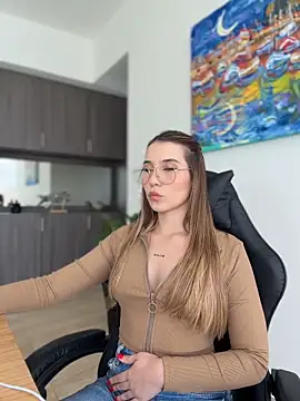 SophieRaily  online show from March 30, 2026, 8:43 pm