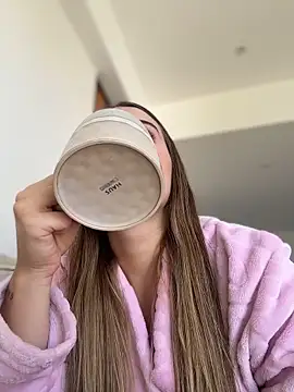 Snapshot of SophieRaily_ chatting on November 19, 2025, 8:09 pm SophieRaily online show from November 19, 2025, 8:09 pm