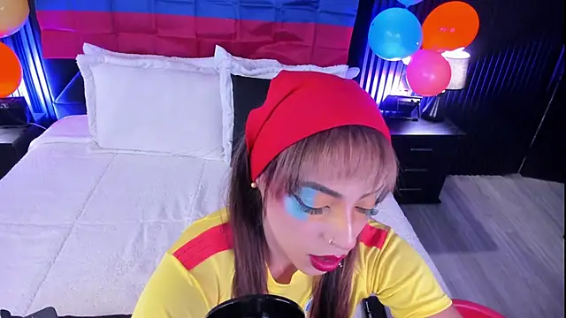 Snapshot of MiiaaMoonroee chatting on July 7, 2026, 7:39 pm MiiaaMoonroee online show from July 7, 2026, 7:39 pm
