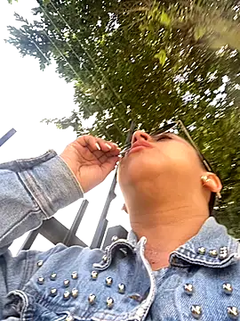 Snapshot of girl_anni chatting on October 23, 2025, 5:55 pm girl anni online show from October 23, 2025, 5:55 pm