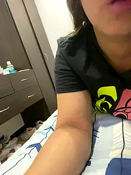 Snapshot of girl_anni chatting on October 13, 2025, 8:54 pm girl anni online show from October 13, 2025, 8:54 pm