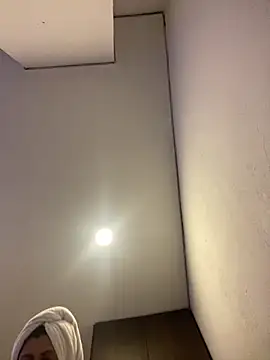 Snapshot of girl_anni chatting on October 28, 2025, 5:45 pm girl anni online show from October 28, 2025, 5:45 pm