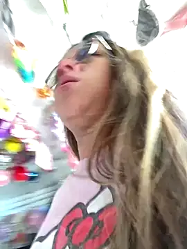 Snapshot of girl_anni chatting on October 16, 2025, 4:04 pm girl anni online show from October 16, 2025, 4:04 pm