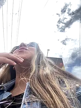 Snapshot of girl_anni chatting on October 8, 2025, 5:24 pm girl anni online show from October 8, 2025, 5:24 pm