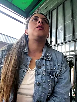 Snapshot of girl_anni chatting on October 22, 2025, 10:19 pm girl anni online show from October 22, 2025, 10:19 pm