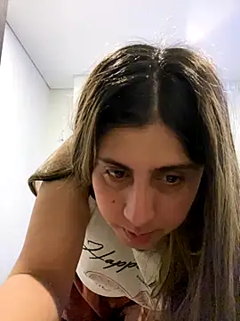 Snapshot of girl_anni chatting on October 10, 2025, 3:24 pm girl anni online show from October 10, 2025, 3:24 pm