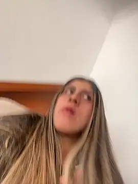 Snapshot of girl_anni chatting on November 6, 2025, 6:56 pm girl anni online show from November 6, 2025, 6:56 pm