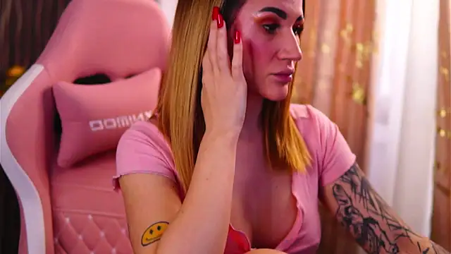 Snapshot of KimSkyex chatting on March 4, 2025, 2:21 pm KimSkyex online show from March 4, 2025, 2:21 pm