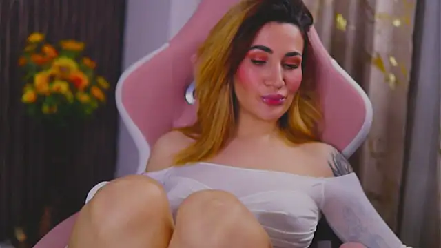 Snapshot of KimSkyex chatting on February 18, 2025, 1:43 am KimSkyex online show from February 18, 2025, 1:43 am