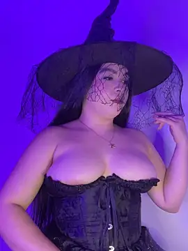 Snapshot of Blancanievess chatting on November 1, 2025, 2:18 am Blancanievess online show from November 1, 2025, 2:18 am