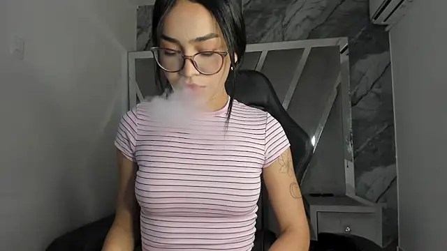 Mia petite01 online show from May 19, 2026, 8:38 pm