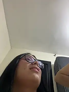 Snapshot of alissonfernandez_ chatting on July 17, 2026, 12:19 am alissonfernandez online show from July 17, 2026, 12:19 am