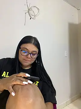 alissonfernandez  online show from April 26, 2026, 8:06 pm