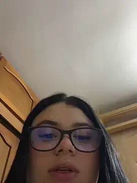 alissonfernandez  online show from November 26, 2025, 11:21 am