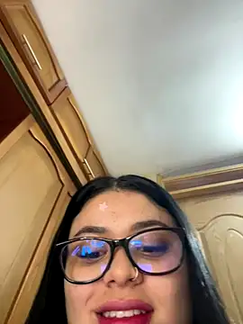 alissonfernandez  online show from November 28, 2025, 12:49 pm