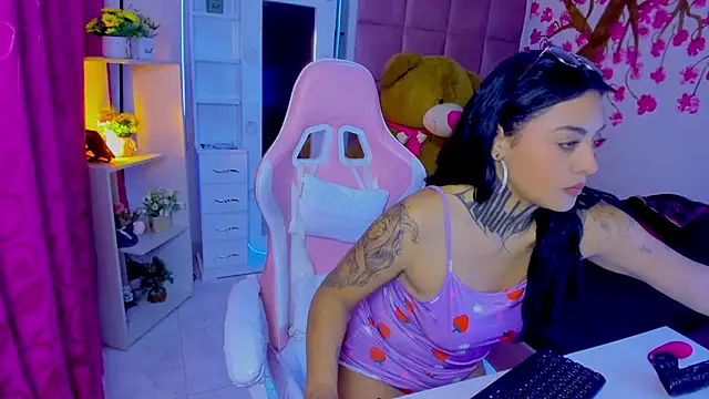 Snapshot of Lovely_celeste chatting on July 9, 2026, 1:32 pm Lovely celeste online show from July 9, 2026, 1:32 pm