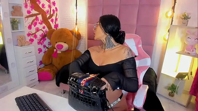 Snapshot of Lovely_celeste chatting on July 24, 2026, 12:56 pm Lovely celeste online show from July 24, 2026, 12:56 pm