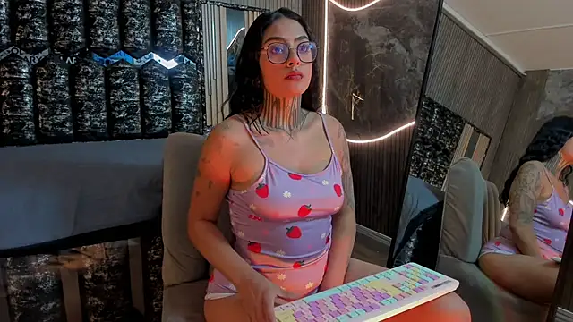 Snapshot of Lovely_celeste chatting on August 4, 2026, 1:59 pm Lovely celeste online show from August 4, 2026, 1:59 pm