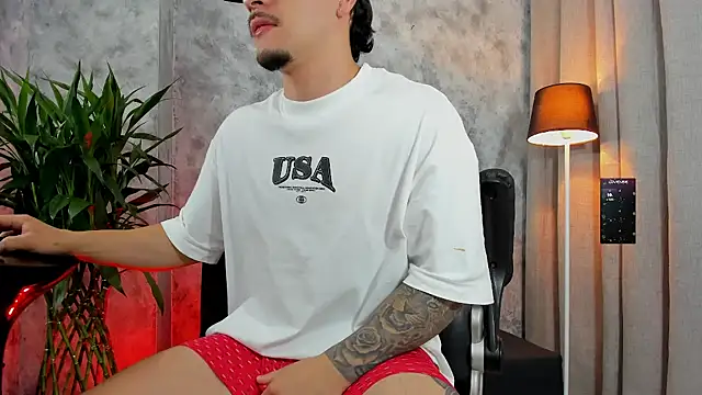 boyc022  online show from November 18, 2025, 10:40 am