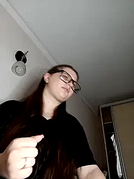 Snapshot of kila_lo chatting on February 15, 2025, 3:39 pm kila lo online show from February 15, 2025, 3:39 pm