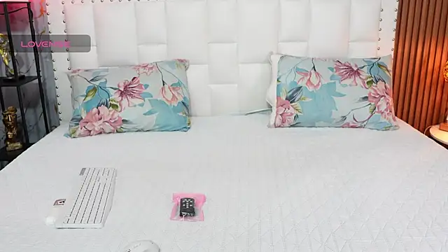 Snapshot of hornybarelylegalgirl chatting on June 21, 2026, 11:49 am hornybarelylegalgirl online show from June 21, 2026, 11:49 am