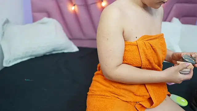 Snapshot of hornybarelylegalgirl chatting on June 26, 2026, 12:11 pm hornybarelylegalgirl online show from June 26, 2026, 12:11 pm