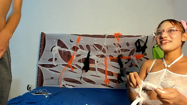 Snapshot of smiths_couple chatting on October 18, 2025, 1:13 pm smiths couple online show from October 18, 2025, 1:13 pm