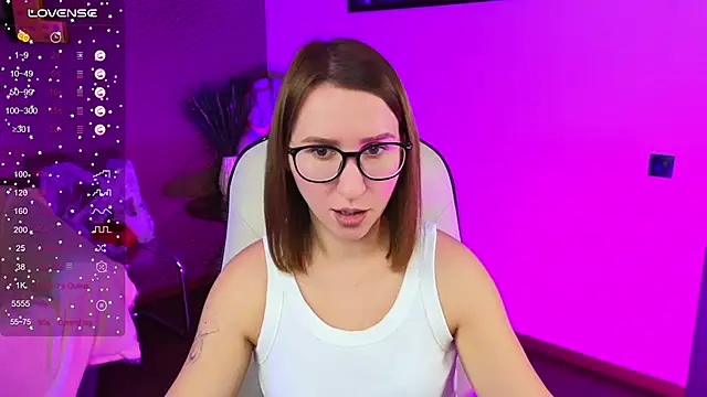 AliceBYKiss online show from November 22, 2025, 1:10 pm