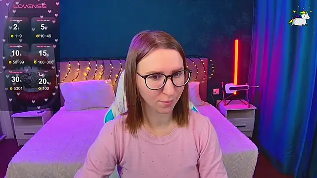 AliceBYKiss online show from December 1, 2025, 7:20 am