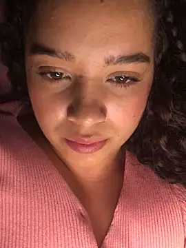 Snapshot of Julieta_333 chatting on March 17, 2025, 11:57 pm Julieta 333 online show from March 17, 2025, 11:57 pm