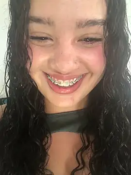 Snapshot of Julieta_333 chatting on March 19, 2025, 6:12 pm Julieta 333 online show from March 19, 2025, 6:12 pm