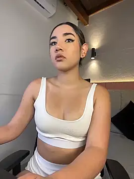 AniiRose online show from November 15, 2025, 7:07 pm