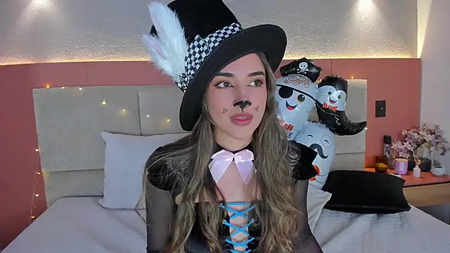 AniiRose online show from October 31, 2025, 8:05 pm