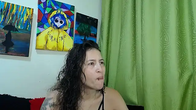 Snapshot of Leyla_Horny_Bg chatting on December 15, 2025, 11:20 pm Leyla Horny Bg online show from December 15, 2025, 11:20 pm