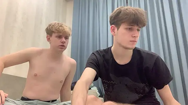 Snapshot of cutie_guys chatting on December 10, 2024, 10:05 pm cutie guys online show from December 10, 2024, 10:05 pm