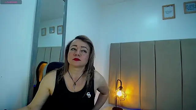 Lupiita223 online show from March 1, 2025, 1:07 pm