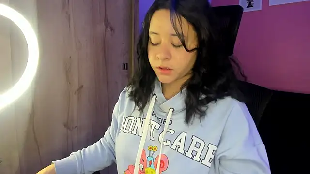 agnes 213 online show from November 15, 2025, 1:48 pm