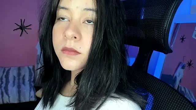 agnes 213 online show from October 30, 2025, 8:28 pm