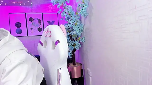 Theia moon online show from February 21, 2026, 6:32 pm