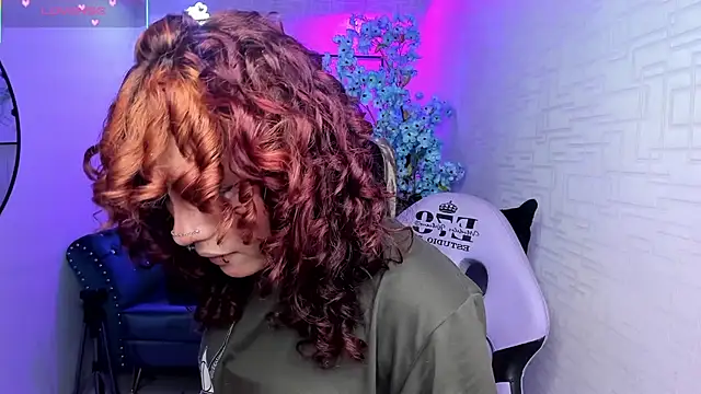 Snapshot of Theia_moon chatting on November 14, 2025, 1:37 pm Theia moon online show from November 14, 2025, 1:37 pm