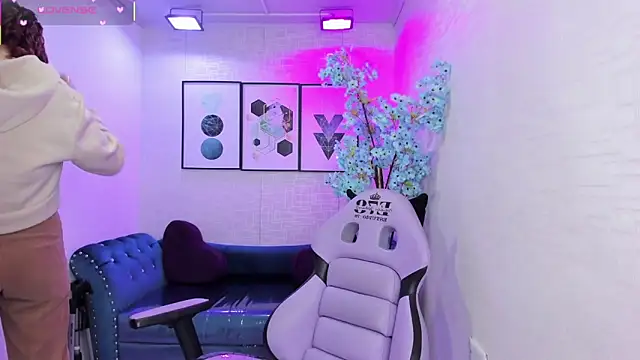 Theia moon online show from February 2, 2026, 1:21 pm