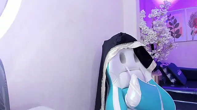 Snapshot of Theia_moon chatting on October 11, 2025, 1:23 pm Theia moon online show from October 11, 2025, 1:23 pm